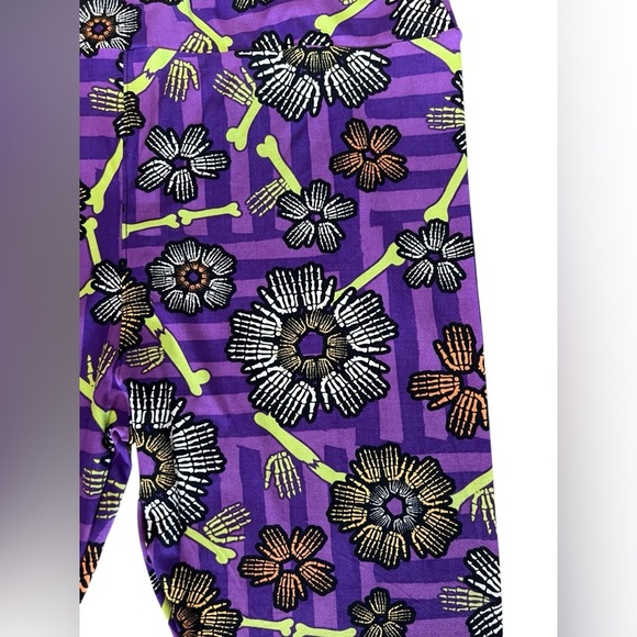 LULAROE TC2 (18+) HALLOWEEN Soft LEGGINGS CREEPY SKELETON HANDS PURPLE & BLACK - Picture 2 of 8